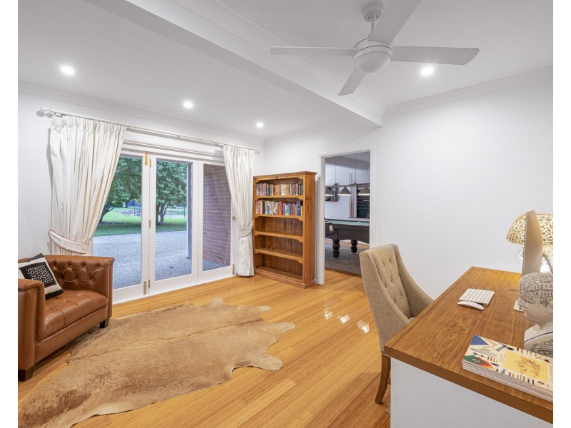 21 Moons Lane, Brookfield QLD 4069