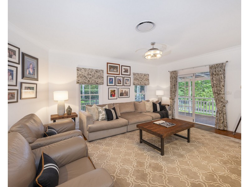 21 Moons Lane, Brookfield QLD 4069