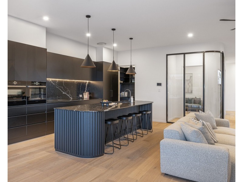 37 Kent Street, Hamilton QLD 4007