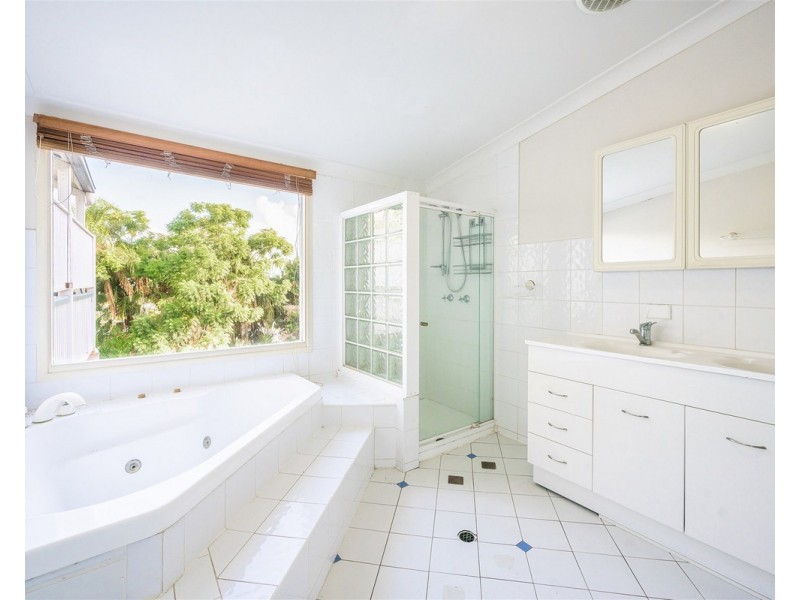 129 Crosby Road, Hamilton QLD 4007