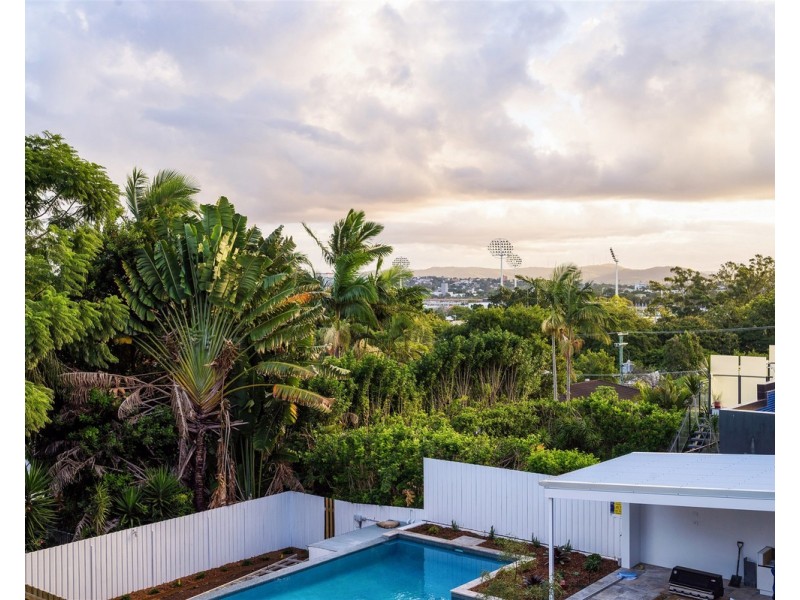 129 Crosby Road, Hamilton QLD 4007