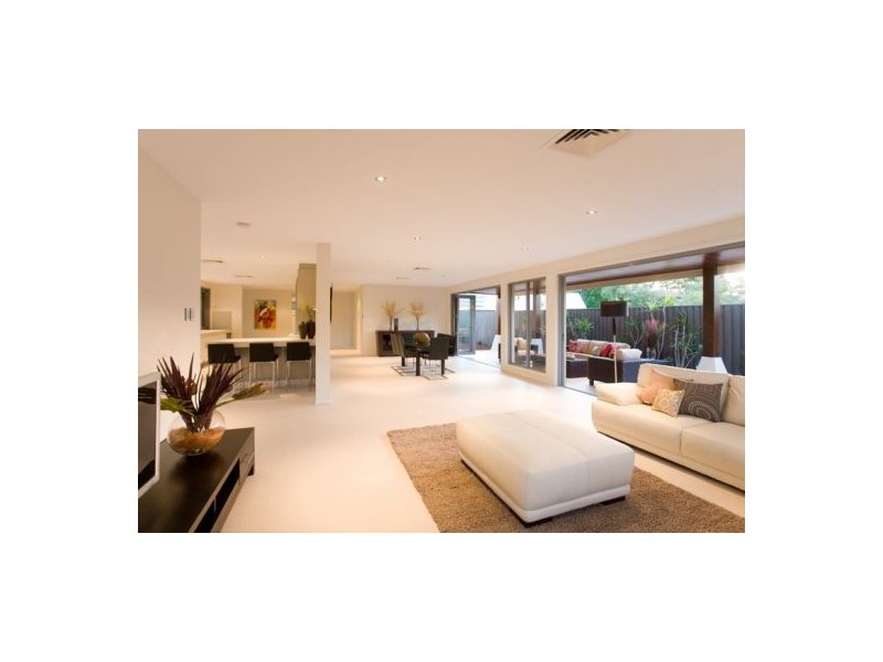 9 Castile Street, Indooroopilly QLD 4068