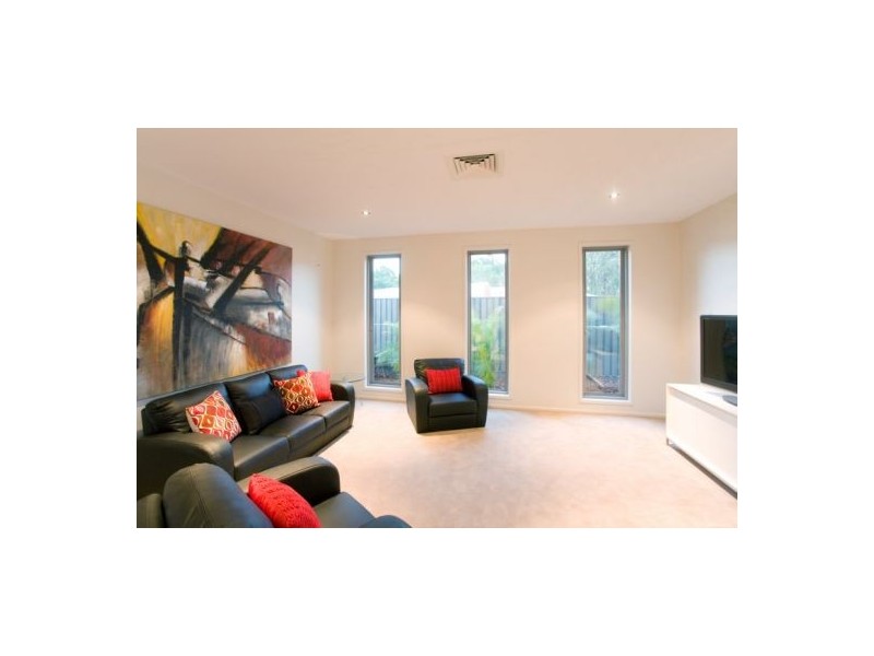 9 Castile Street, Indooroopilly QLD 4068