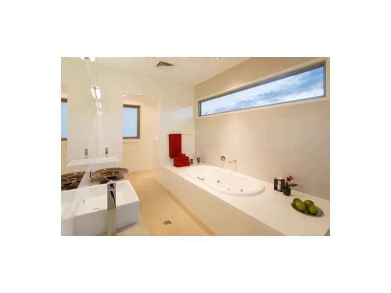 9 Castile Street, Indooroopilly QLD 4068