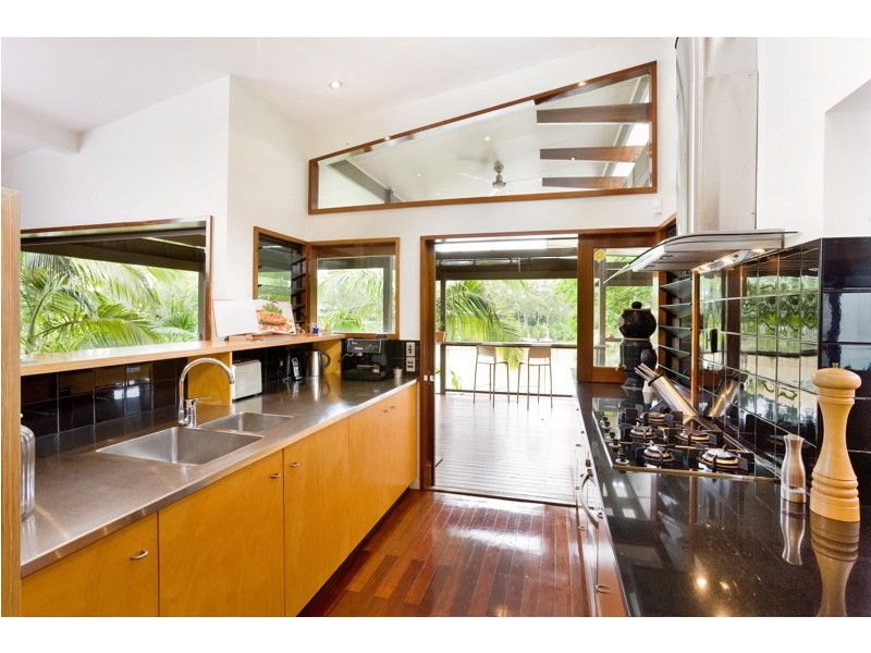 8 Long Street West, Graceville QLD 4075