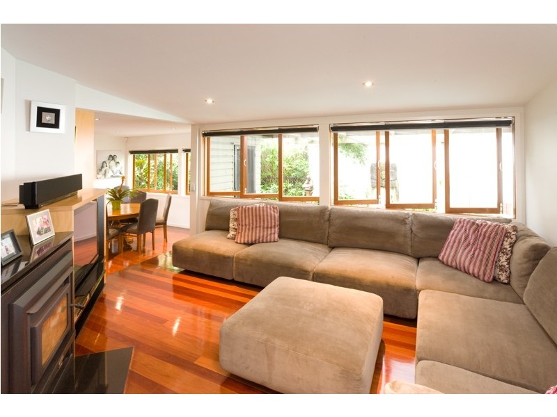 8 Long Street West, Graceville QLD 4075