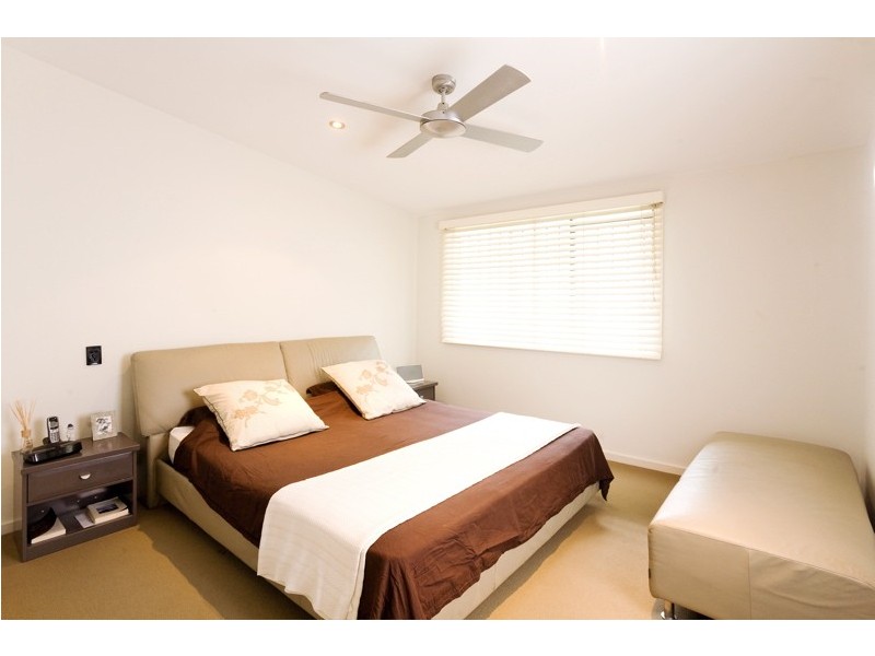 8 Long Street West, Graceville QLD 4075