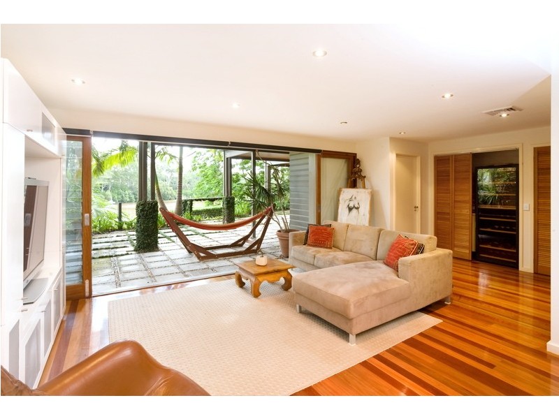 8 Long Street West, Graceville QLD 4075