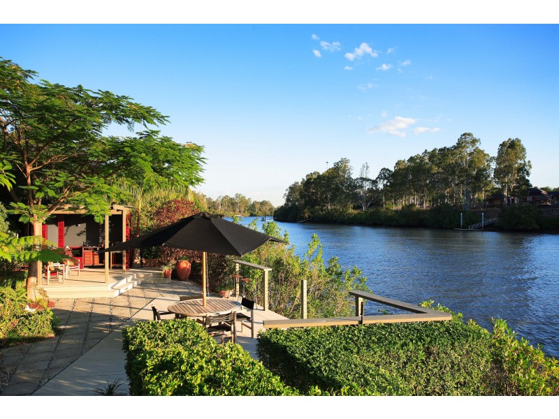 8 Long Street West, Graceville QLD 4075