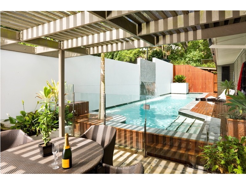 8 Long Street West, Graceville QLD 4075