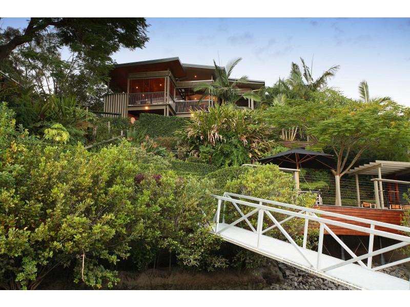 8 Long Street West, Graceville QLD 4075