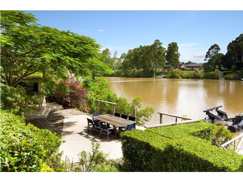 8 Long Street West, Graceville QLD 4075