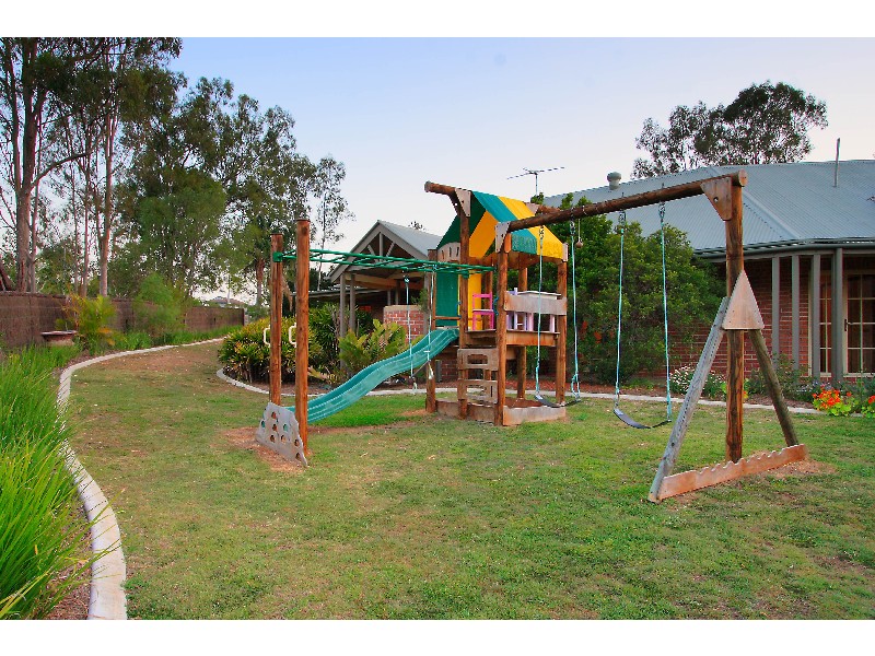 Brookfield QLD 4069