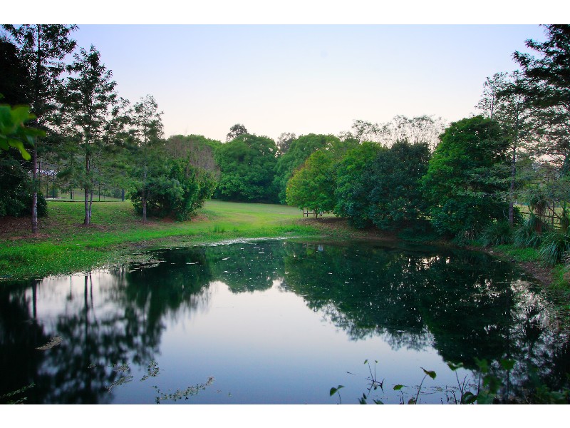 Brookfield QLD 4069