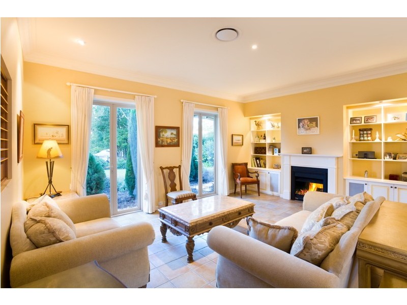 15 Oasis Ct, Fig Tree Pocket QLD 4069