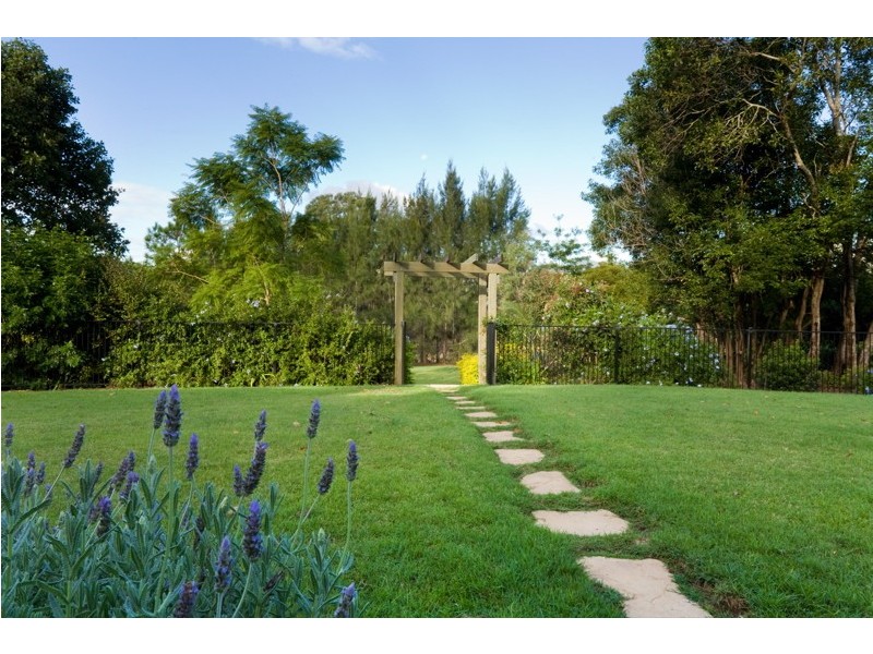 15 Oasis Ct, Fig Tree Pocket QLD 4069