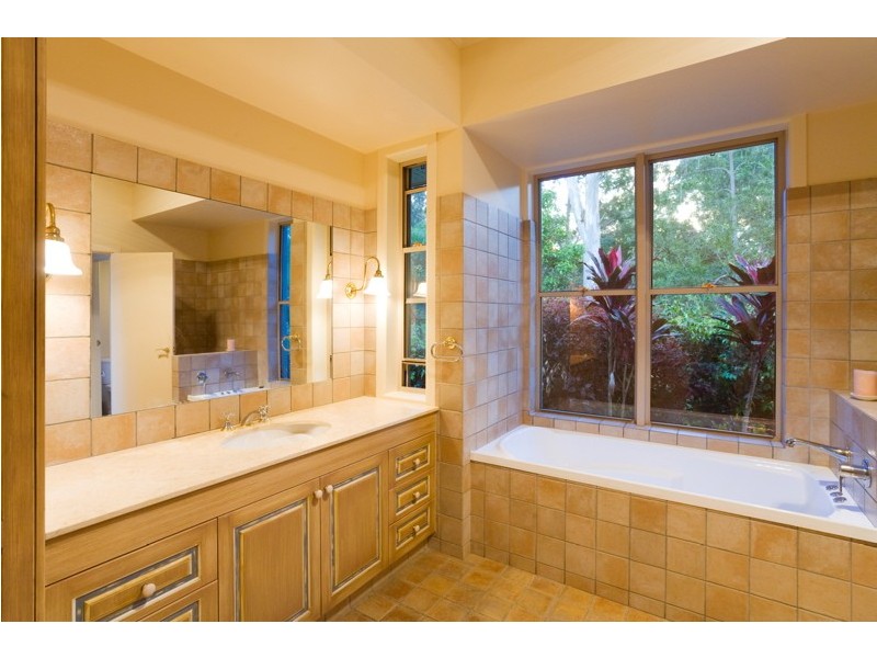 15 Oasis Ct, Fig Tree Pocket QLD 4069