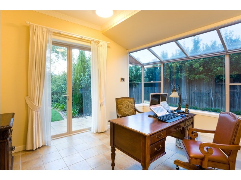 15 Oasis Ct, Fig Tree Pocket QLD 4069