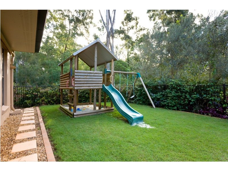 15 Oasis Ct, Fig Tree Pocket QLD 4069