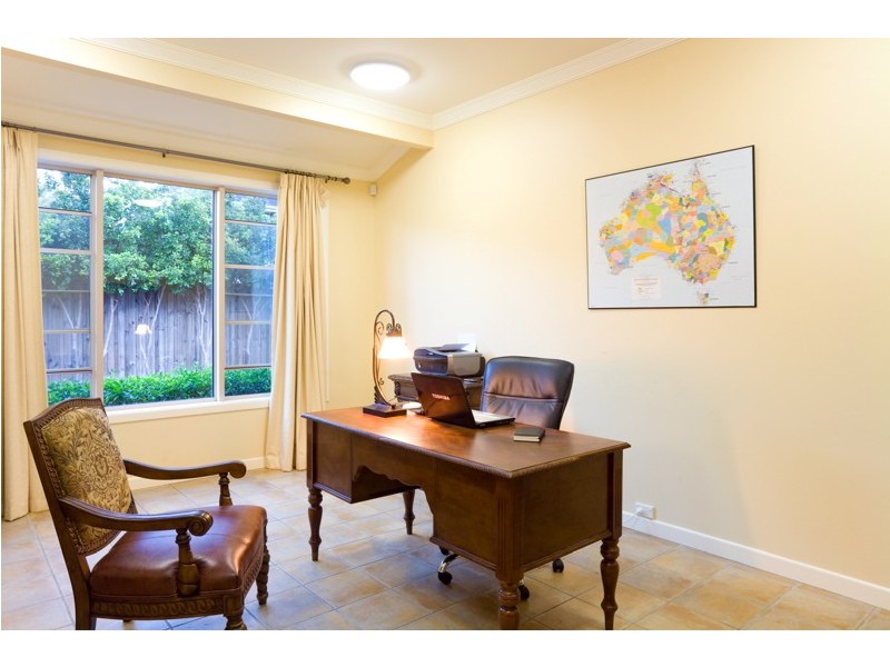 15 Oasis Ct, Fig Tree Pocket QLD 4069