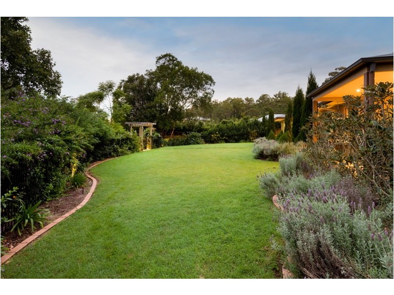 15 Oasis Ct, Fig Tree Pocket QLD 4069