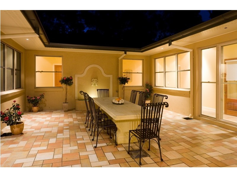 15 Oasis Ct, Fig Tree Pocket QLD 4069