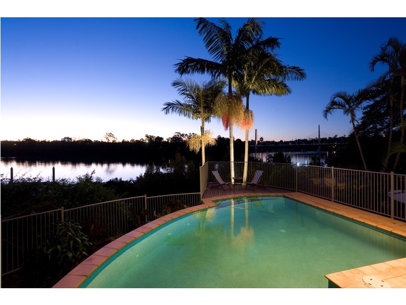 75 Brisbane Corso, Fairfield QLD 4103