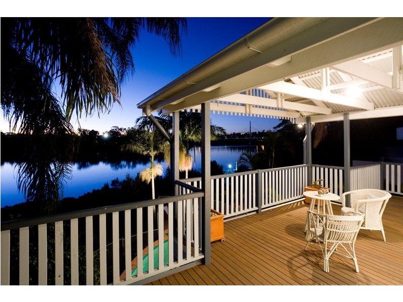 75 Brisbane Corso, Fairfield QLD 4103