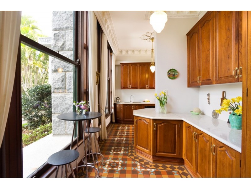 79  King Arthur Tce, Brisbane QLD 4000