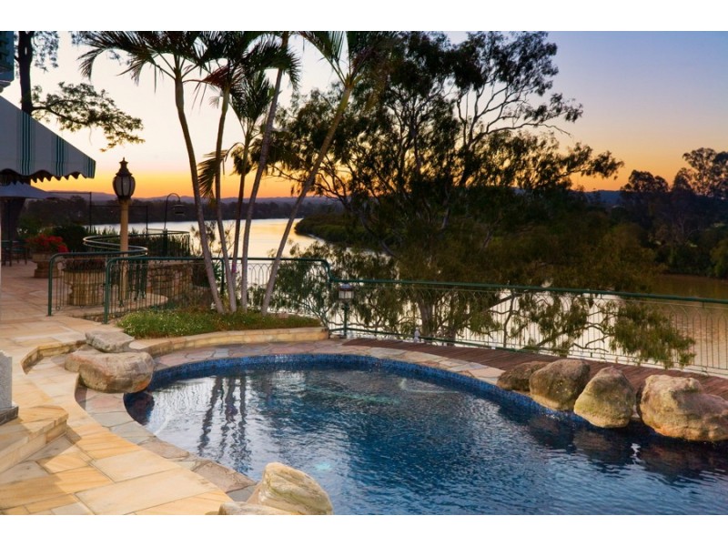 79 King Arthur Tc, Tennyson QLD 4105