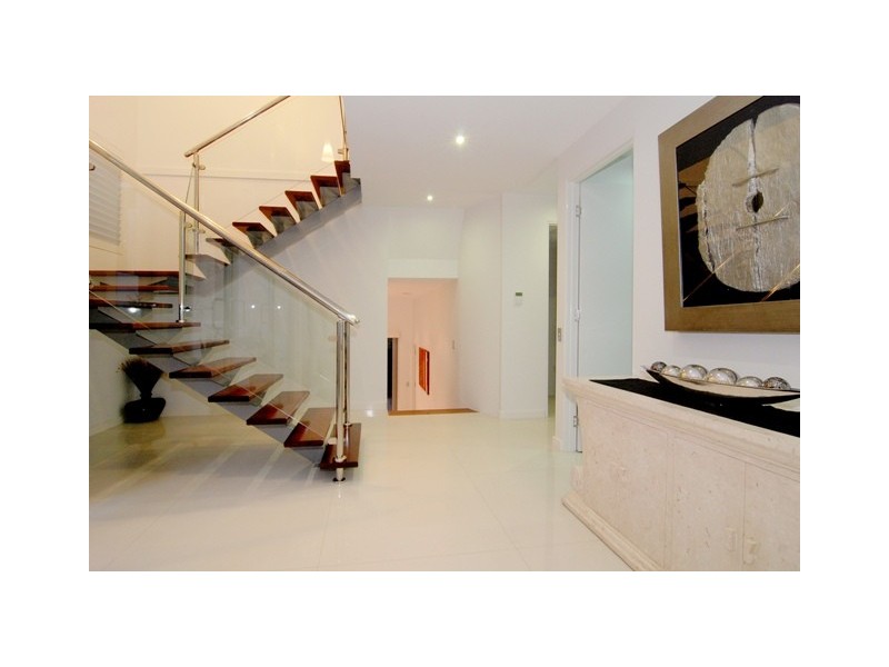 83 Hampstead Road, Highgate Hill QLD 4101