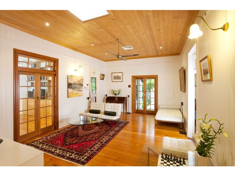 42 Neulans Road, Indooroopilly QLD 4068