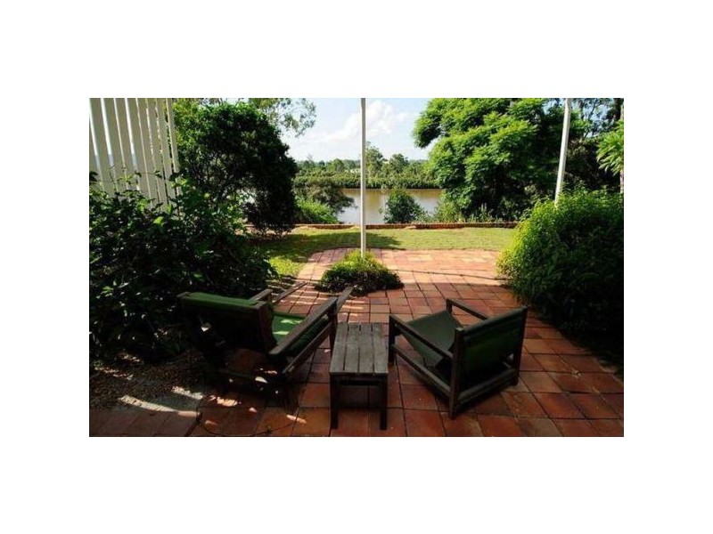 47 King Arthur Tce, Tennyson QLD 4105