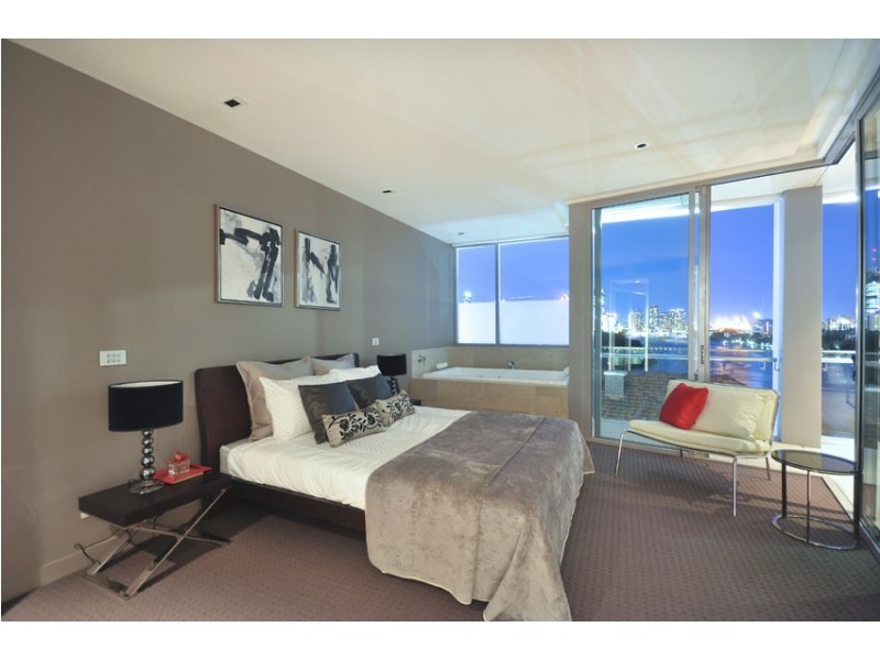 502/33 Ellis Street, Kangaroo Point QLD 4169