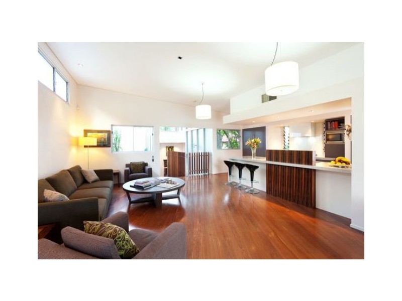 134 Dornoch Tce, Highgate Hill QLD 4101