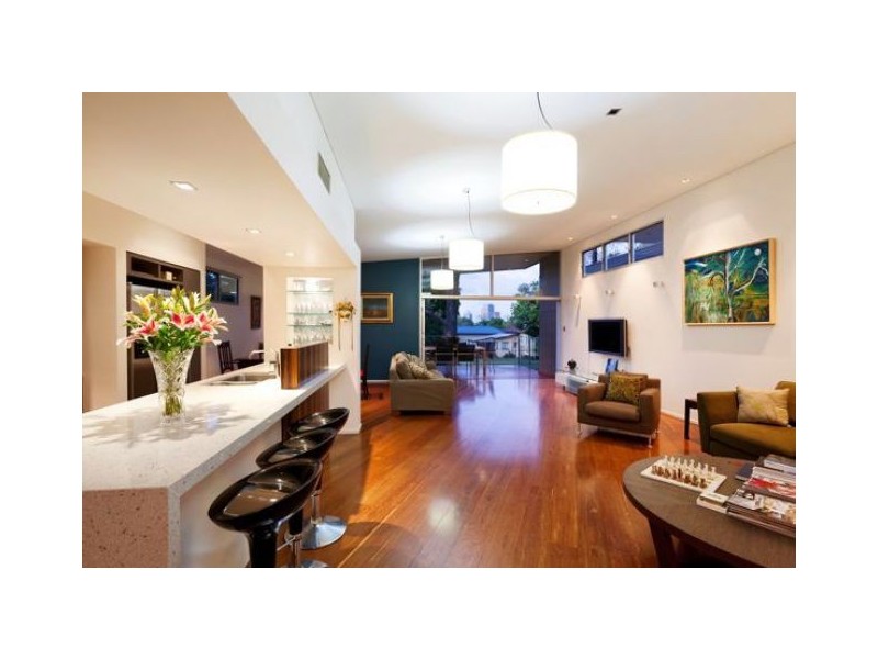 134 Dornoch Tce, Highgate Hill QLD 4101