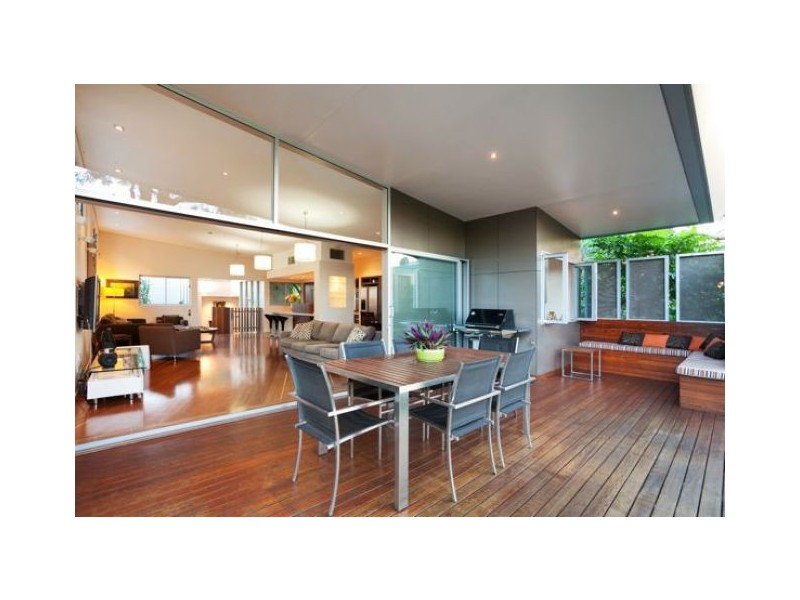 134 Dornoch Tce, Highgate Hill QLD 4101