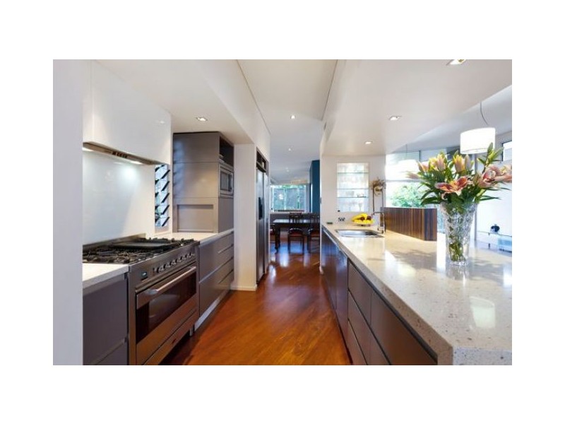 134 Dornoch Tce, Highgate Hill QLD 4101