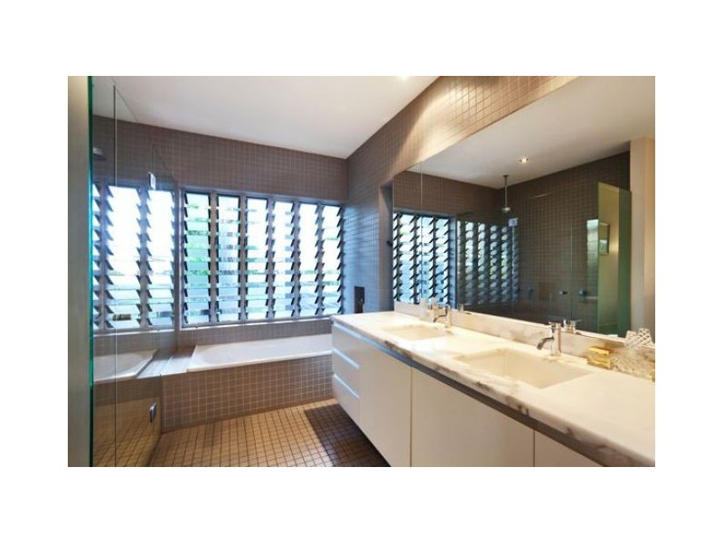 134 Dornoch Tce, Highgate Hill QLD 4101