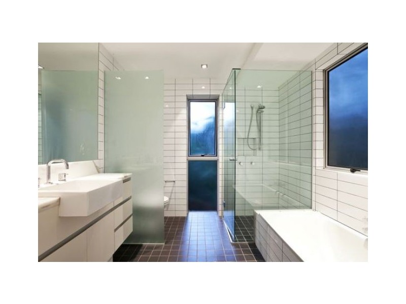 134 Dornoch Tce, Highgate Hill QLD 4101