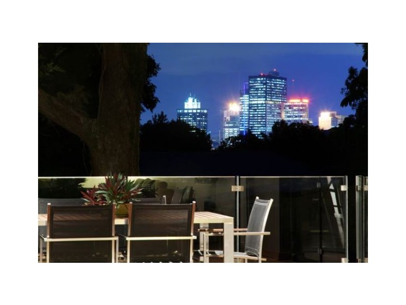 134 Dornoch Tce, Highgate Hill QLD 4101