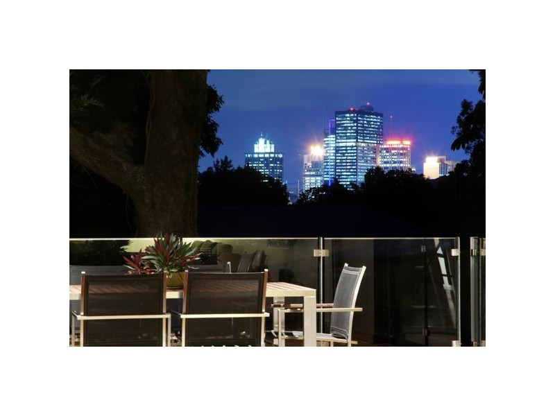 134 Dornoch Tce, Highgate Hill QLD 4101