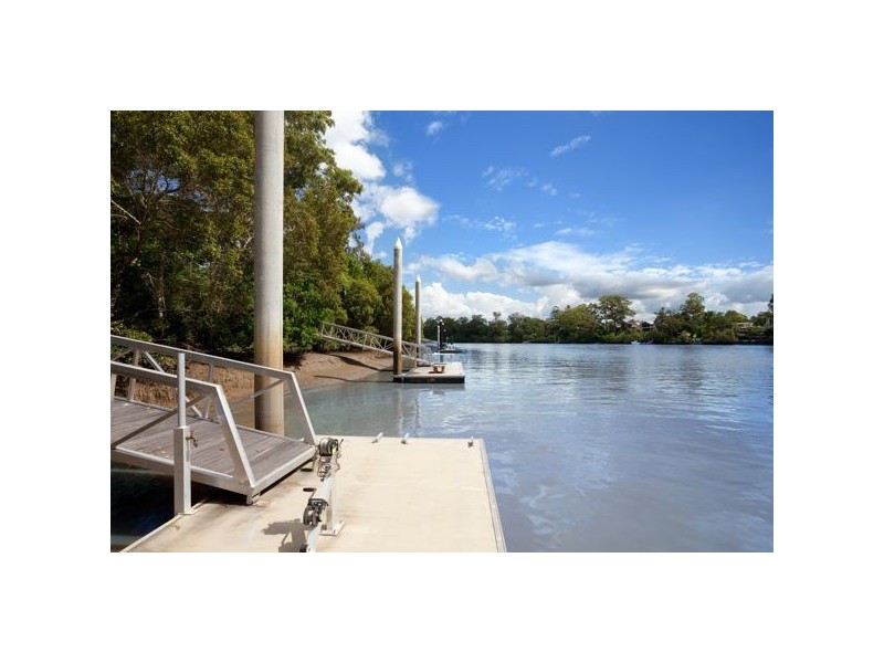 15 Longman Tce, Chelmer QLD 4068