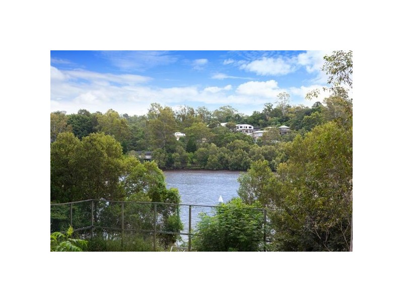 15 Longman Tce, Chelmer QLD 4068