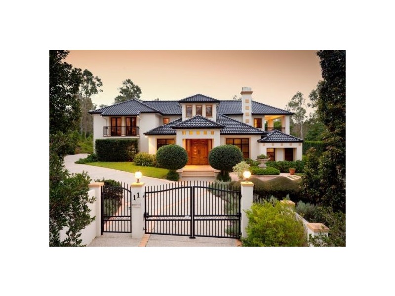 11 Country Place, Brookfield QLD 4069