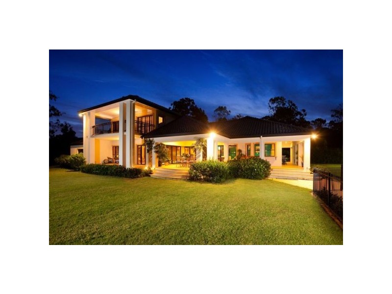 11 Country Place, Brookfield QLD 4069