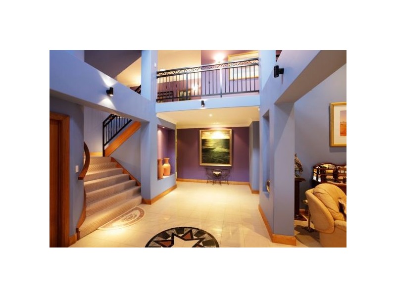 11 Country Place, Brookfield QLD 4069