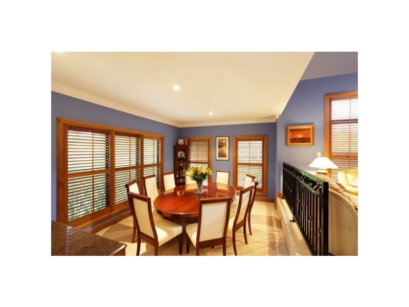 11 Country Place, Brookfield QLD 4069