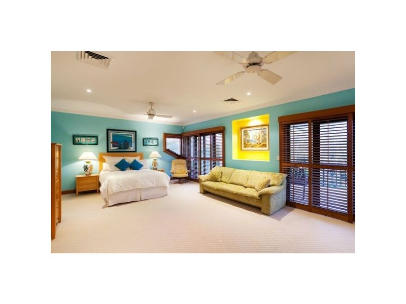 11 Country Place, Brookfield QLD 4069