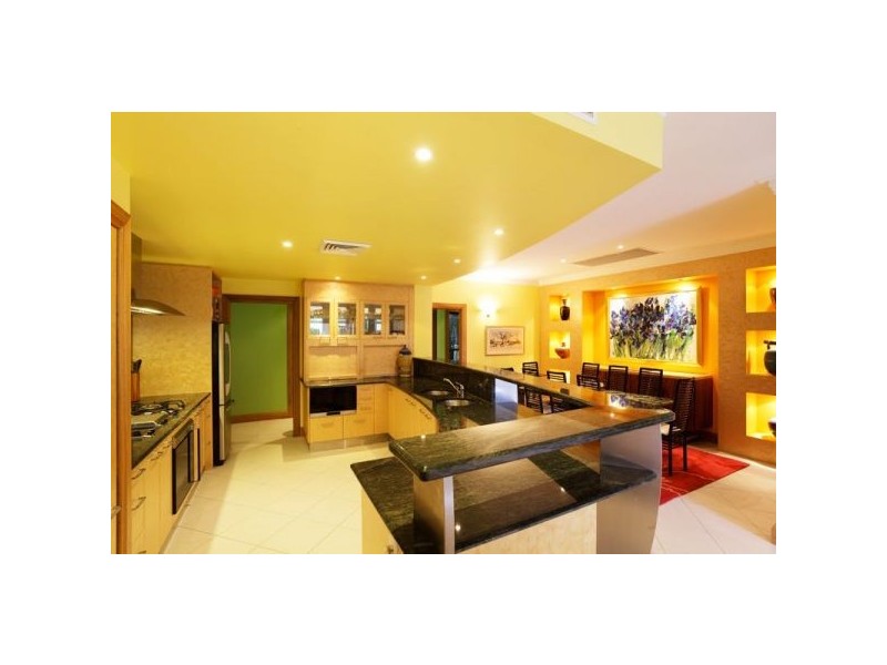 11 Country Place, Brookfield QLD 4069